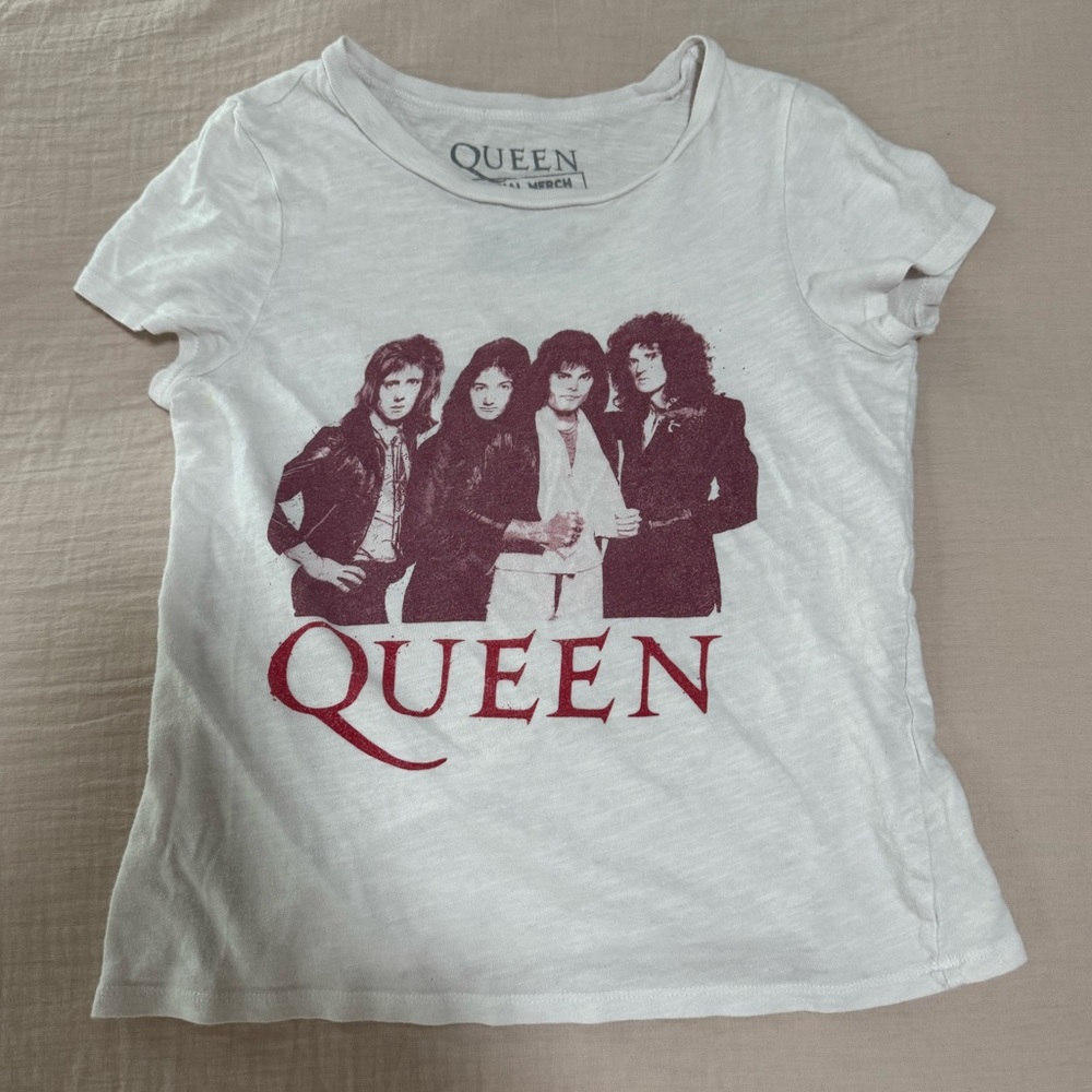 QUEENS OFFICIAL VINTAGE TEE